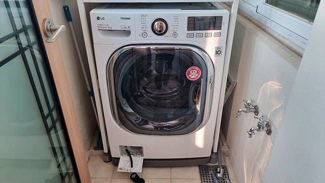 Laundry washing machine in accommodation in South Korea