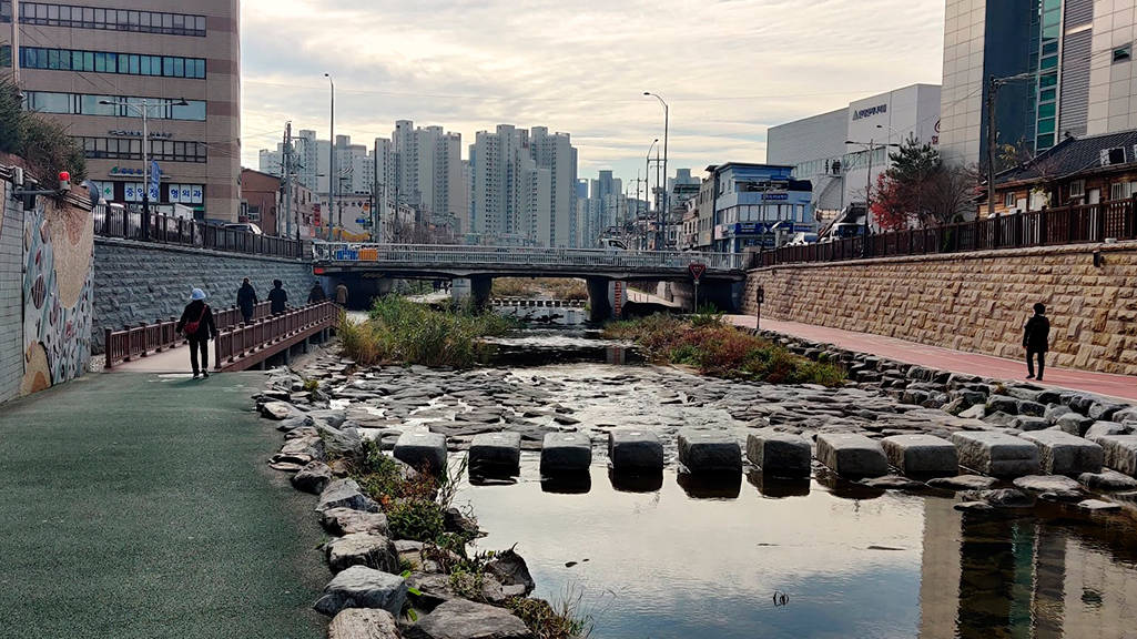 Cheonggyecheon stream with bike lane on the right side South Korea