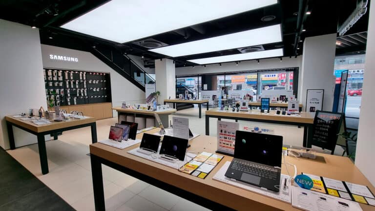 Read more about the article Where Can You Buy Electronics in South Korea? (New & Vintage)
